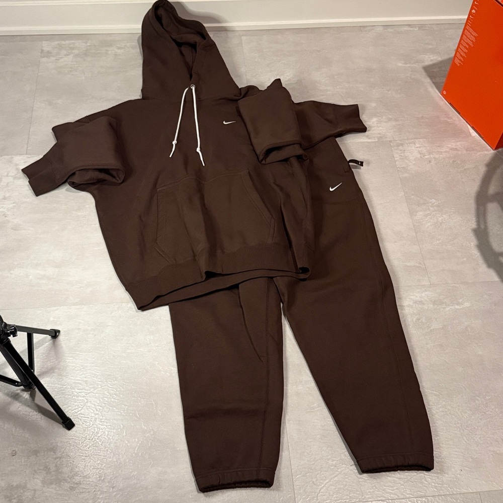 Nike Solo Swoosh Fleece Pullover & Pants Baroque Brown